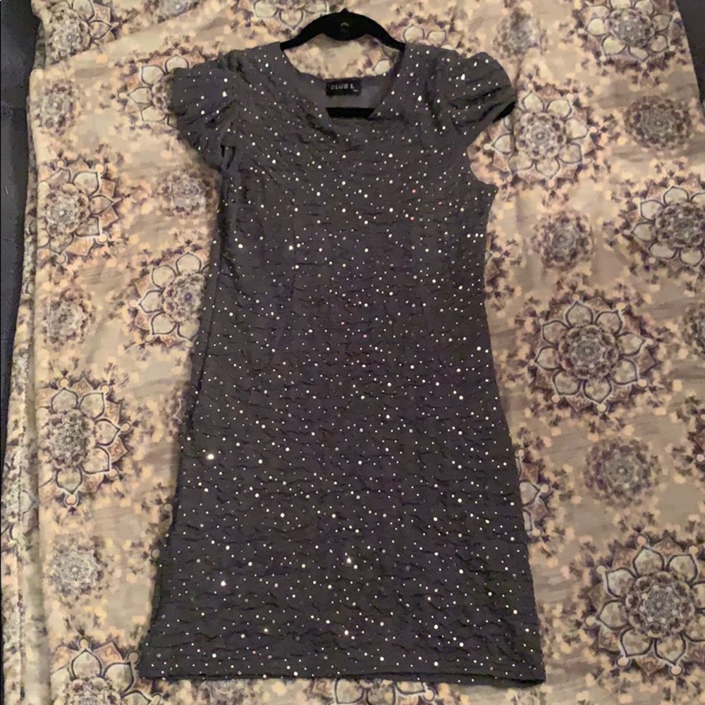 Fitting Gray dress with silver sparkles
